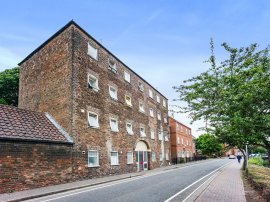 High Street, Spalding thumb 3