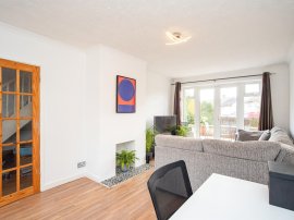 Peascroft Road, Hemel Hempstead thumb 3