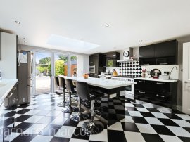 Broadlands Way, New Malden thumb 3