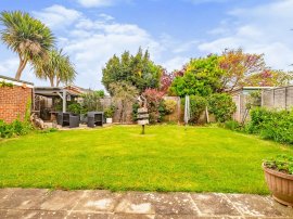 Thames Close, Littlehampton thumb 3