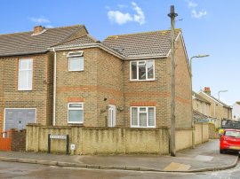 Carnarvon Road, Gosport thumb 1