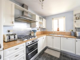 Cavalier Court, Woodfield Plantation, Doncaster thumb 3