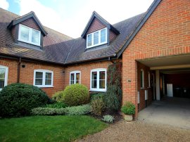 Eaton Close, Weston Turville, Aylesbury photo