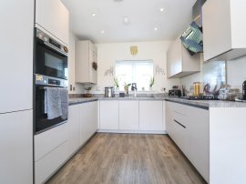 Claridge Close, Shrivenham, Swindon thumb 2