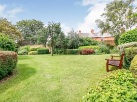Lawnsmead Gardens, Newport Pagnell thumb 2