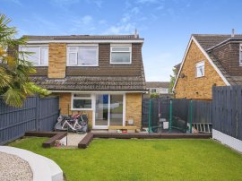 Thornlea Close, Yeadon, Leeds thumb 3