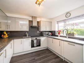 Green Close, Taplow, Maidenhead thumb 2