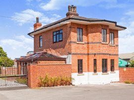 Doncaster Road, Wakefield thumb 1