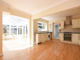 Llewellyn Close, Chelmsford thumb 3