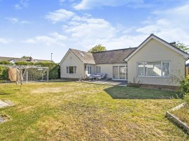 Insley Crescent, Broadstone thumb 2