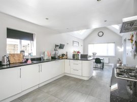 Insley Crescent, Broadstone thumb 3