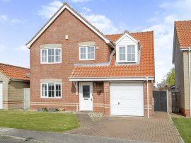 Kempshorne Close, Lowestoft thumb 1