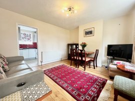Lottbridge Drive, Eastbourne thumb 3