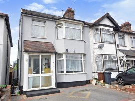 Wadeville Avenue, Romford thumb 1