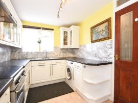 Knapton Close, Chelmsford thumb 2