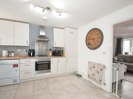 Meadow Way, Tamworth thumb 2