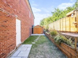 Clapham Close, Swindon thumb 3
