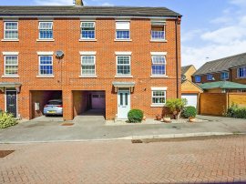 Cormorant Way, Leighton Buzzard thumb 1