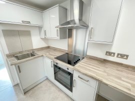 ONE BEDROOM TOP FLOOR APARTMENT, LINCOLN photo