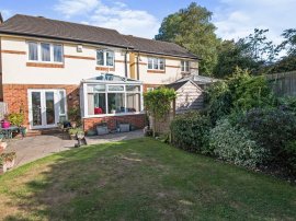 Newbery Close, Axminster thumb 2