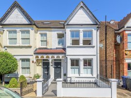 Kingsley Avenue, London photo