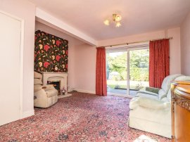 Holmwood Drive, Leicester thumb 2