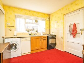 Holmwood Drive, Leicester thumb 3