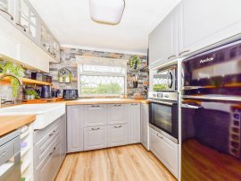 Allington Gardens, Allington, Grantham thumb 3
