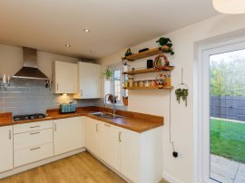 Skylark Way, Witney thumb 2