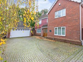 Garden Close, Lowestoft thumb 1