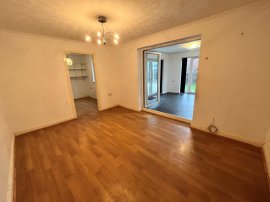 Hall Drive, LINCOLN thumb 3