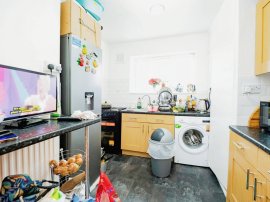 Broxburn Drive, South Ockendon thumb 2