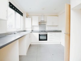 Foyle Drive, South Ockendon thumb 3