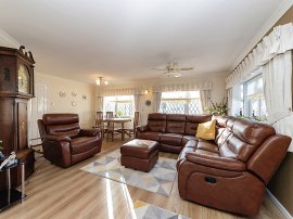 Allington Gardens, Allington, Grantham thumb 3