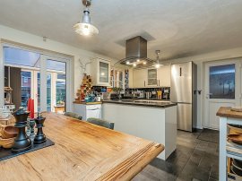 Sovereign Close, Totton, Southampton thumb 3