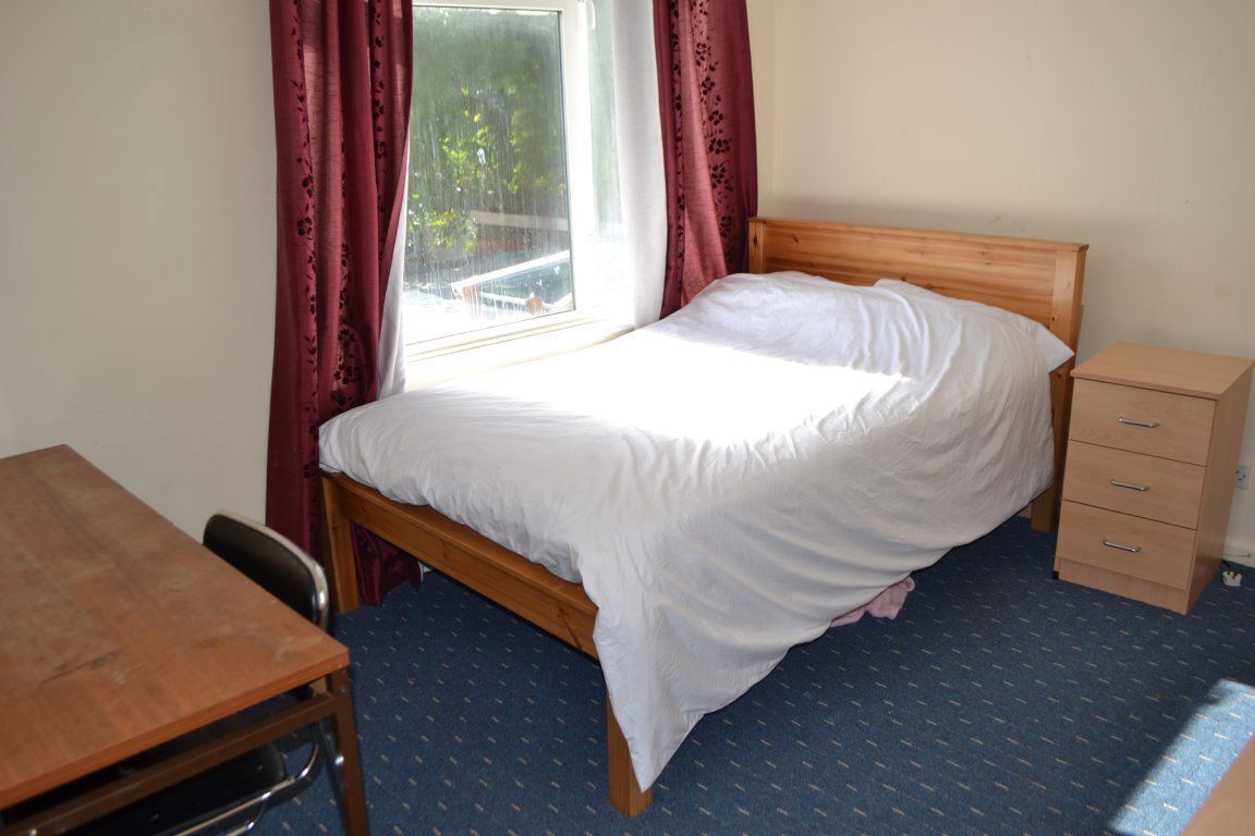 4 Rose Cottages, B29 6EF Image 4