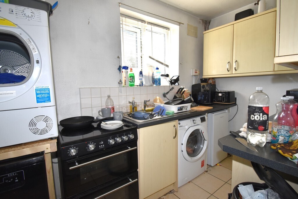 Dillam Close, Longford Image 2
