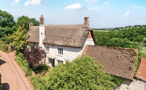 Click for details Uton, Crediton, Devon, EX17 photo