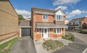 Click for details De Tracey Park, Bovey Tracey, Newton Abbot, TQ13 photo