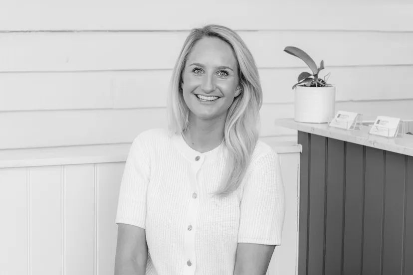 https://mr0.homeflow-assets.co.uk/files/avatar/image/6883/8414/_x_/Lara-1754.jpg