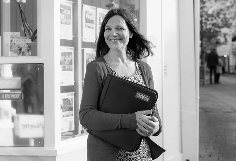 https://mr0.homeflow-assets.co.uk/files/avatar/image/6914/0145/_x_/Susie_Griggs_to_use.jpg