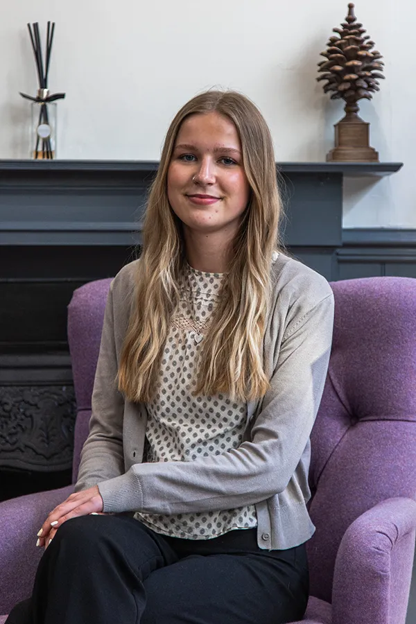 Ellie Hood photo