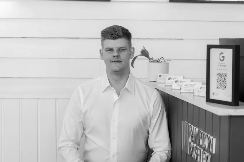 https://mr0.homeflow-assets.co.uk/files/avatar/image/7067/0951/_x_/Calvin-9942.jpg
