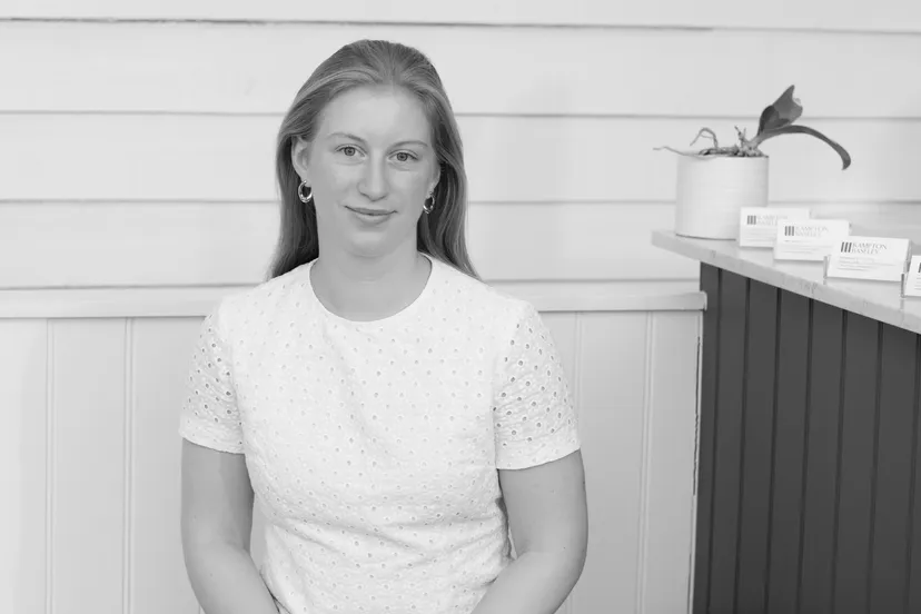 https://mr0.homeflow-assets.co.uk/files/avatar/image/7106/3122/_x_/Lucy-1209.jpg
