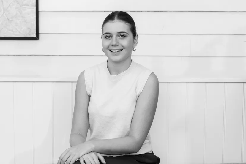 https://mr0.homeflow-assets.co.uk/files/avatar/image/7106/3757/_x_/Phoebe-1151.jpg