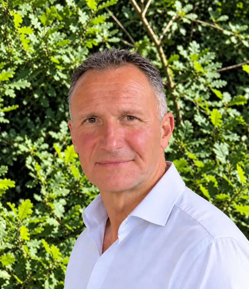 https://mr0.homeflow-assets.co.uk/files/avatar/image/7119/1114/_x_/Alex.jpg