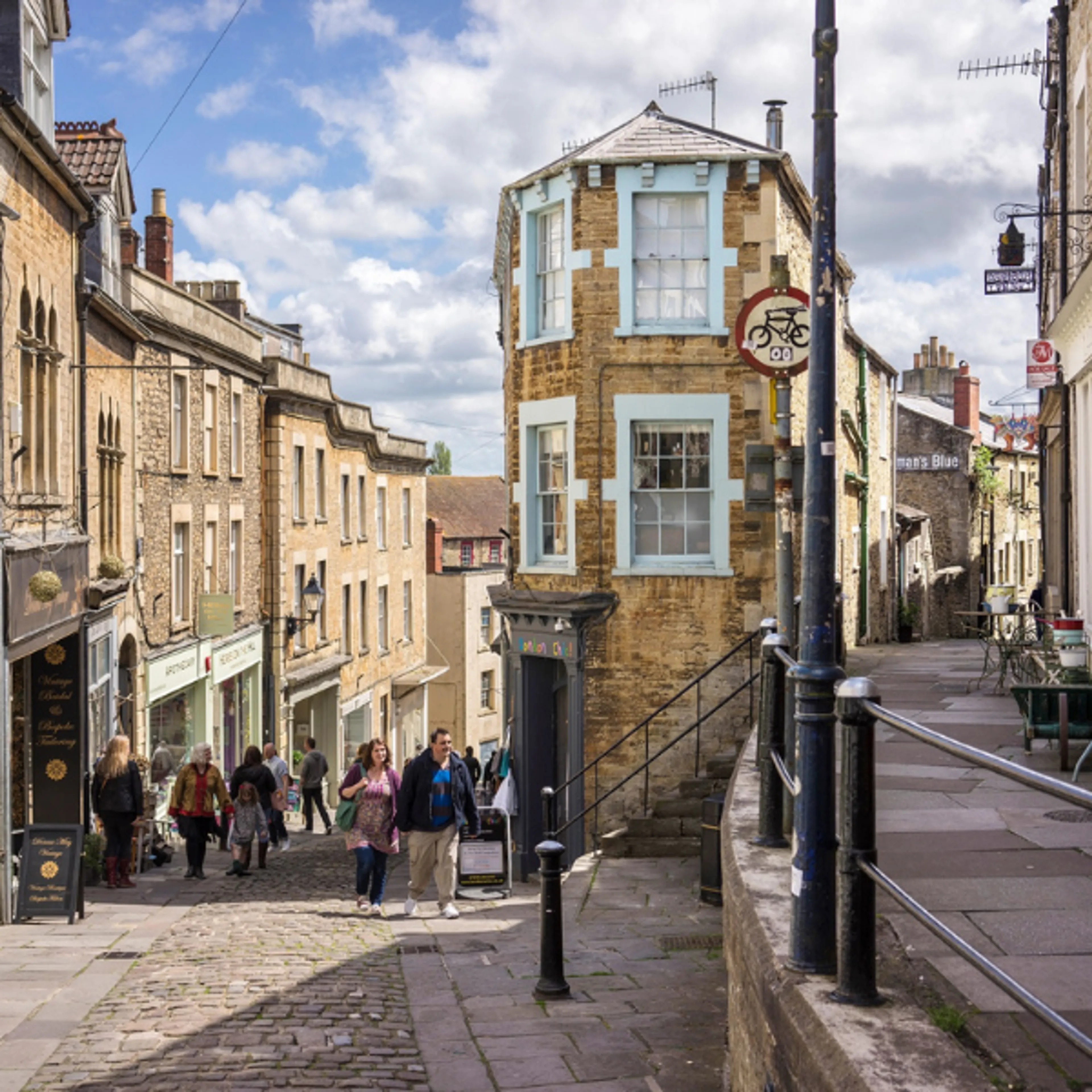 https://mr0.homeflow-assets.co.uk/files/branch_photo/image/5820/6506/_x_/7.png