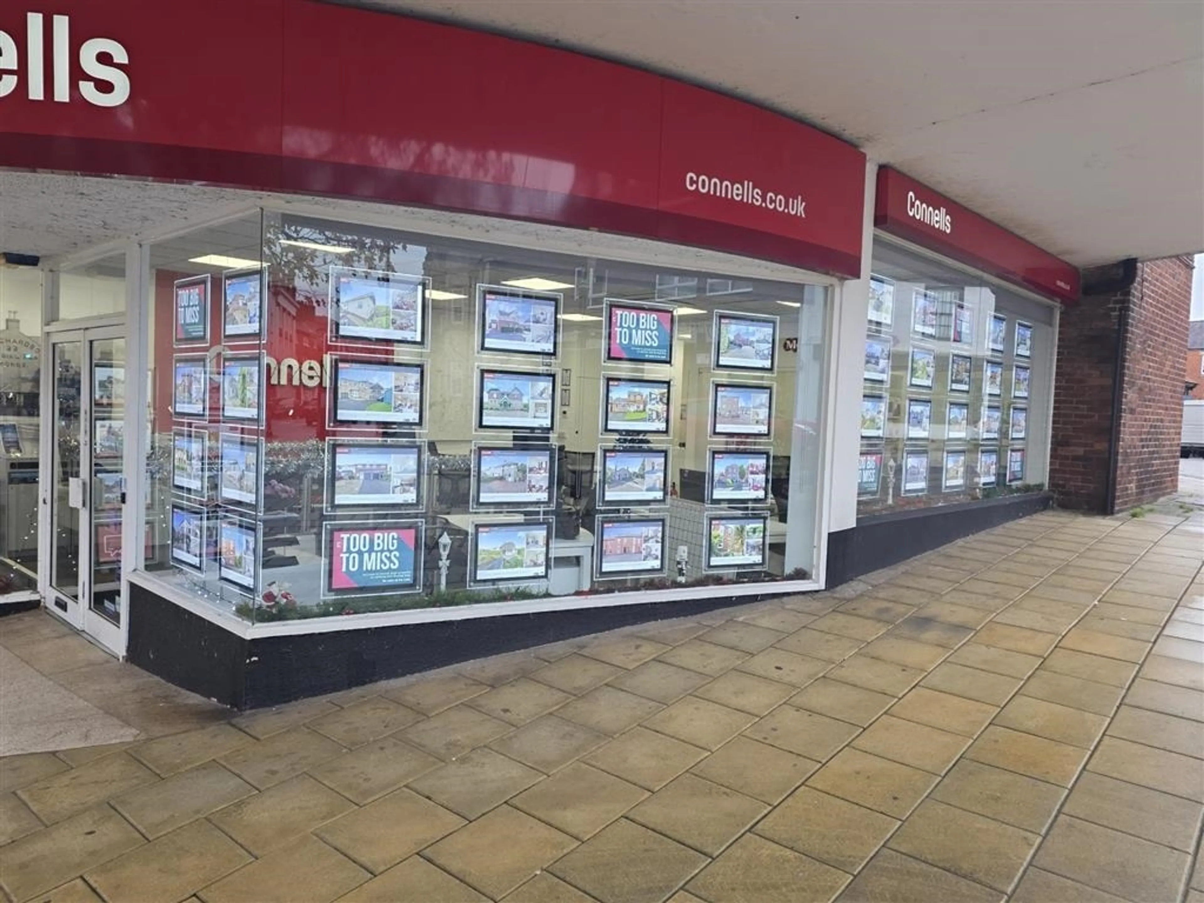 Connells have been the leading agent in Grantham for over 26 Years. Our very experienced team are here to help whether its Buying, Sellings, Lettings.