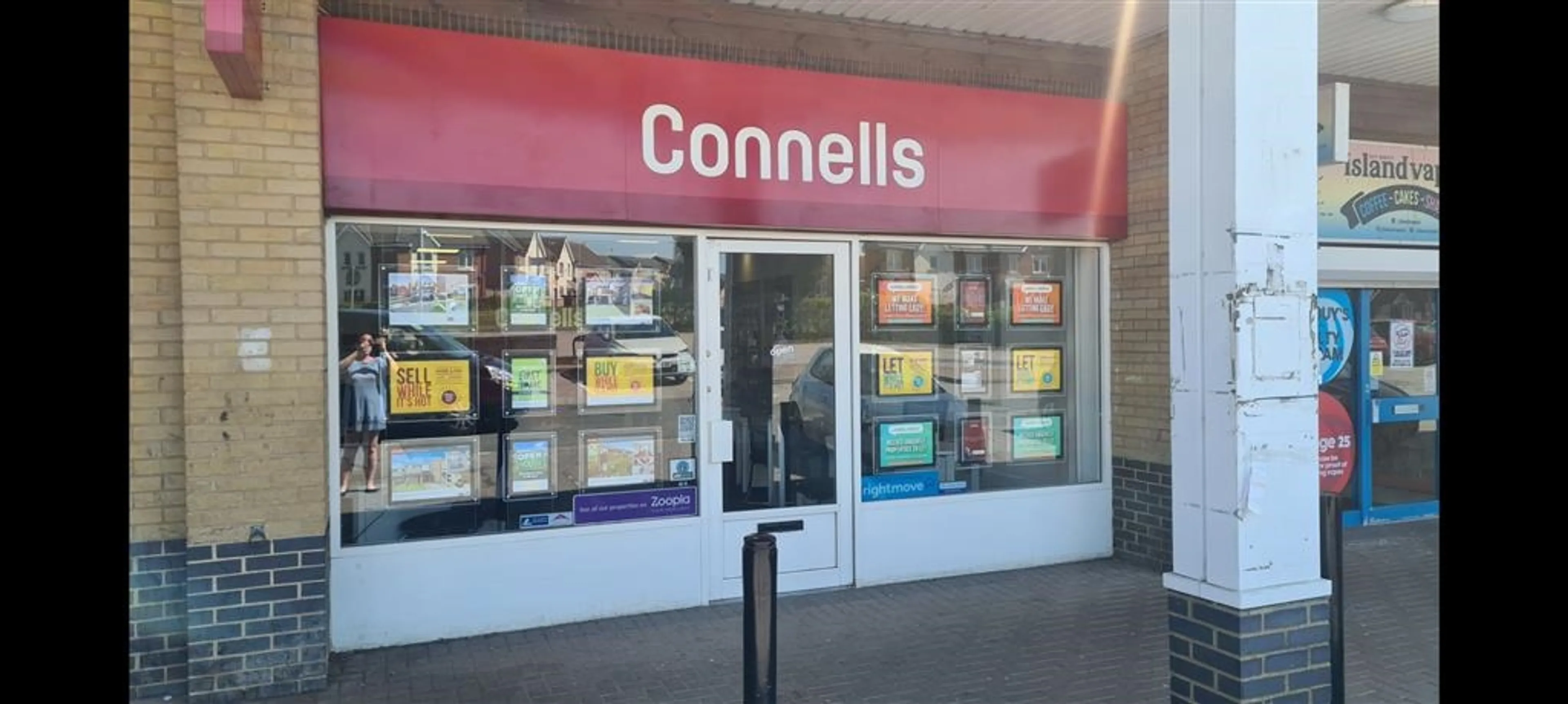 Situated in a contemporary part of Corby, our Oakley Vale office provides convenient access, ample nearby parking, and a warm, welcoming environment.