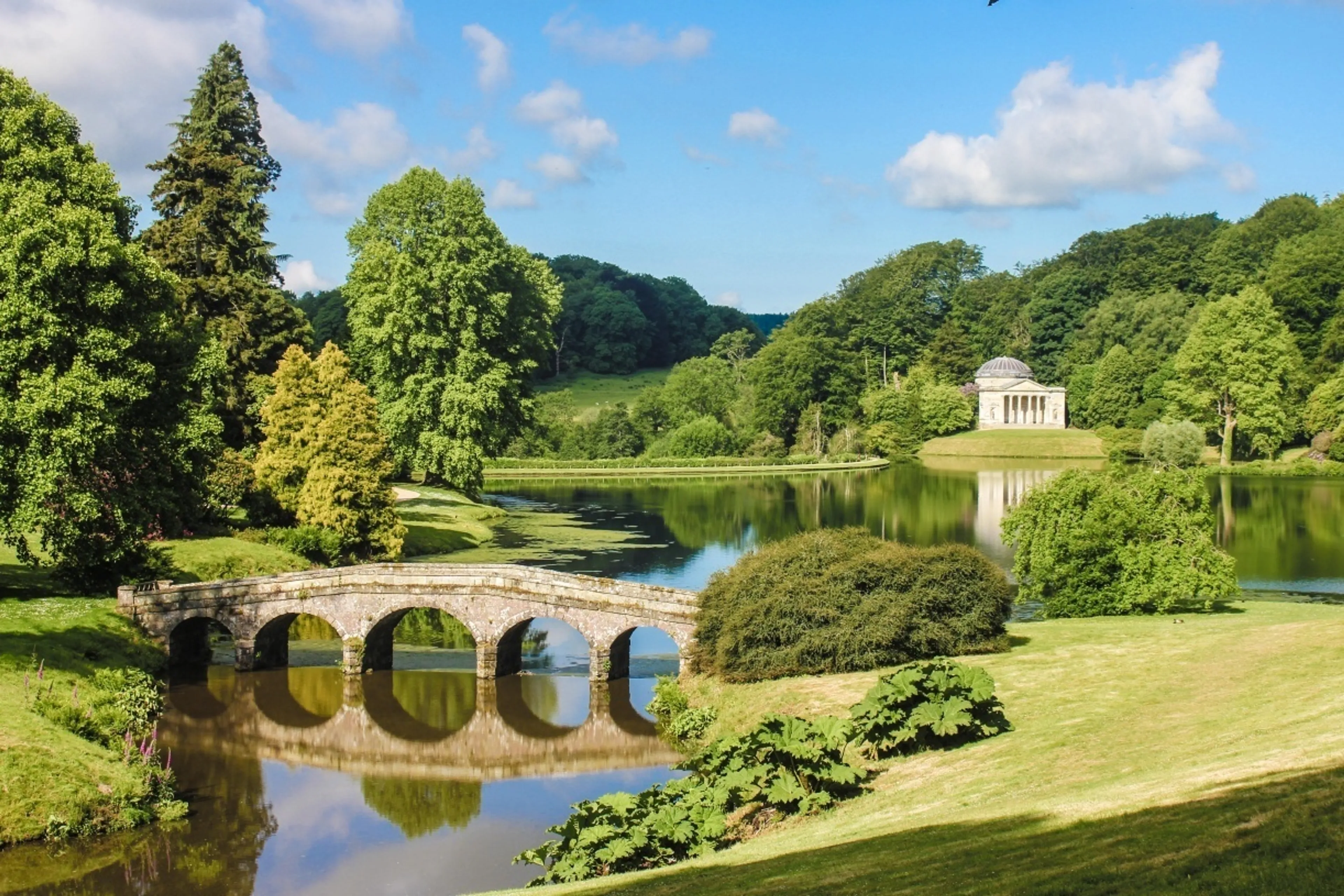 https://mr0.homeflow-assets.co.uk/files/branch_photo/image/6869/9269/_x_/Warminster.jpg